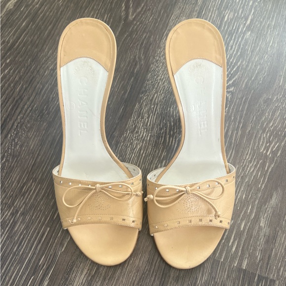 Chanel beige S/S 2005 interlocking cc logo sandal heels - Picture 2 of 9